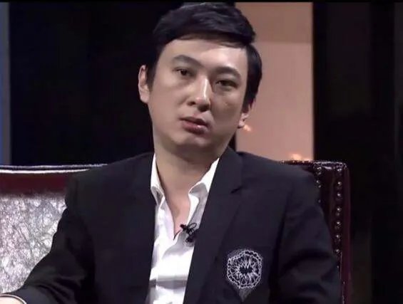 王思聪穿黄色奢华滑雪服现身张家口，遭到了网友怎样的调侃？