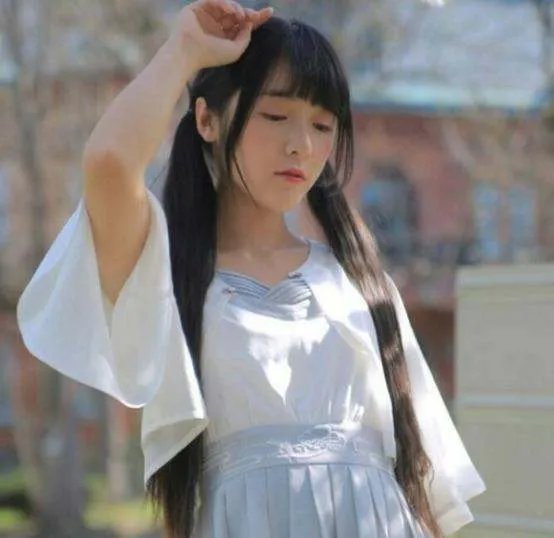 与关晓彤一起出道的四大童星，前三位大红大紫，唯独她被遗忘，她是谁？