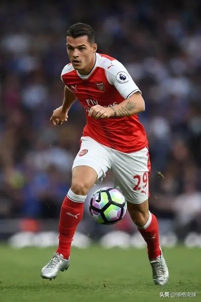 10人阿森纳3-1逆转维拉，但埃梅里爱用扎卡仍是球队大短板，你认同吗？