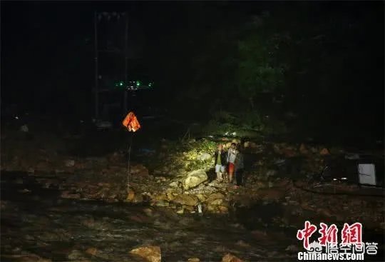 十堰：三人遭洪水围困，无人机辅助救援, 你怎么看？