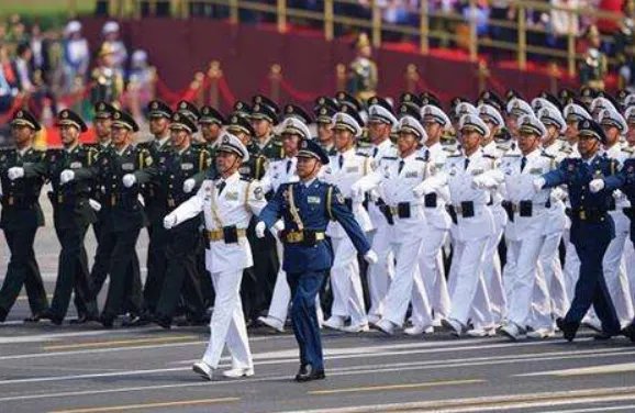 关于60大庆阅兵仪式，描写他们很整齐的好词好句