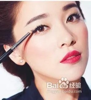 内双眼睛如何画大眼妆