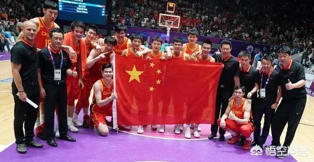 现在中国男篮已经合并了，如果没合并红蓝两队打比赛谁会赢？