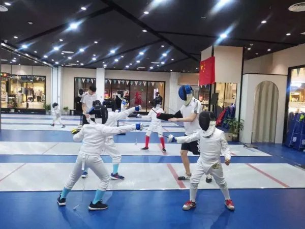 全国击剑赛16进八比跳绳，这能否体现体育精神？