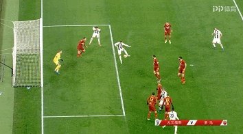 尤文1-0罗马，C罗1分钟连失2必进球气得直踹门柱，赛后罕见低分，你怎么看？