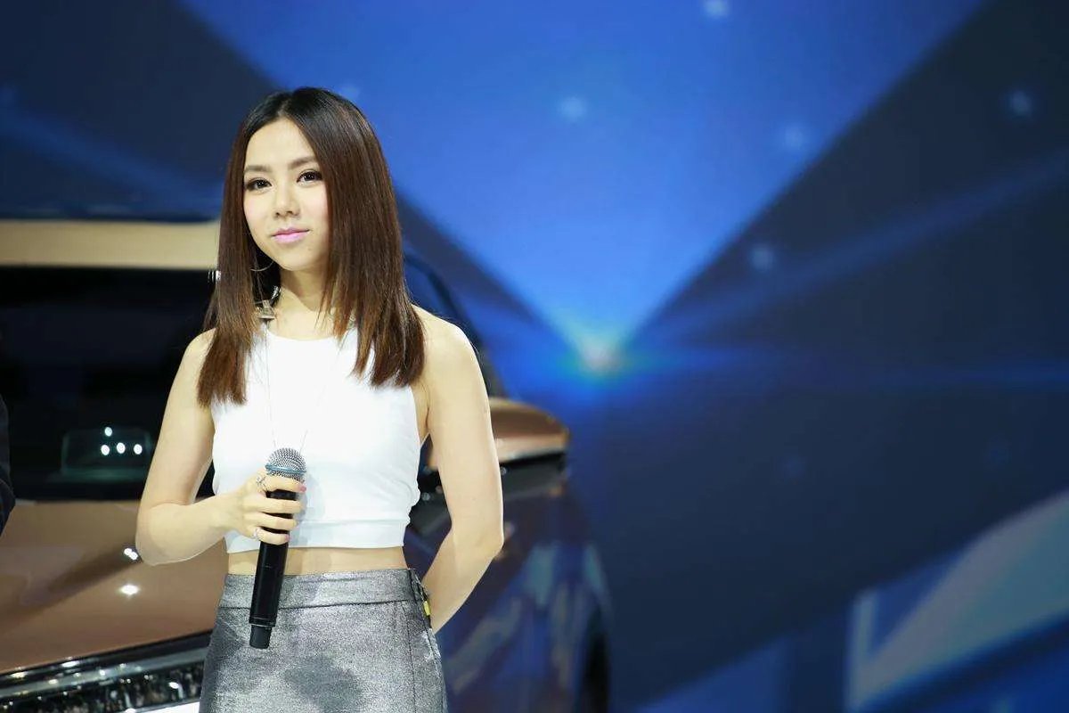 邓紫棋三访王源未果 网友：你的女神喊你回来?