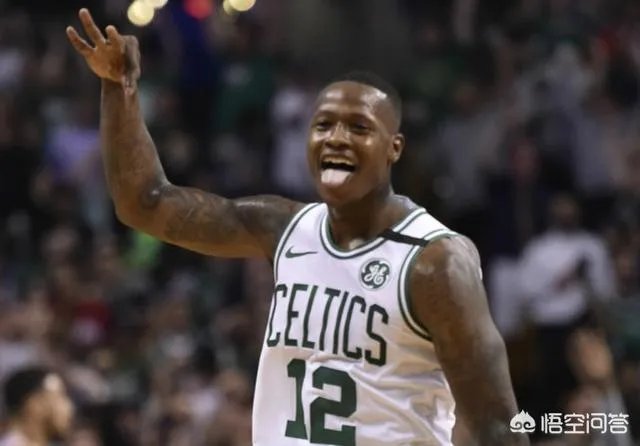 绿军落后22分，球迷们全场站起来为球队打气，怎么评价波士顿球迷？