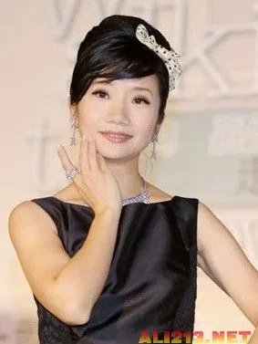 姚晨顺利产子 细数那些勇敢顺产的明星妈妈