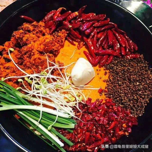 酸菜鱼到底是属于哪里的一道菜，有的说是四川，而有的说是湖南？有什么历史？