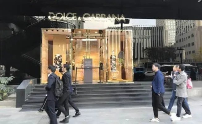 DG被要求退预存金：DG恶劣行为不敢穿DG时装上街