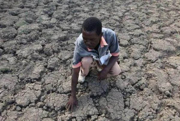 非洲古代极度缺水一生只洗两次澡，这种习俗现在还有吗？