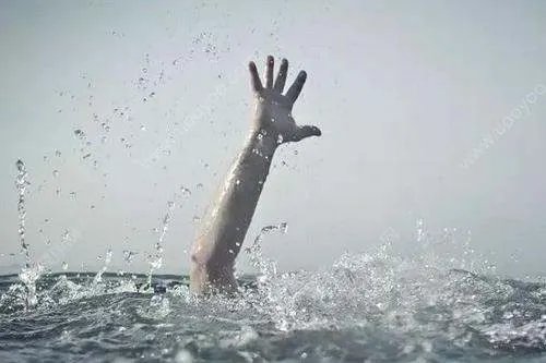 湖南5人结伴漂流2人死亡，是脱下救生衣游泳溺亡的么？