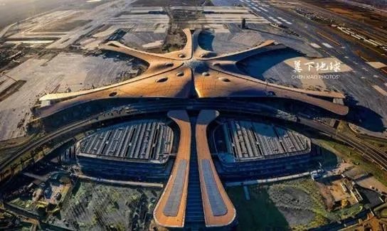 美国第一机场与中国第一机场对比，有何差距呢？