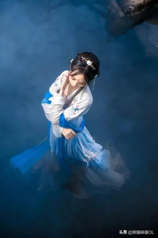 人像摄影中，你认为旗袍与汉服哪个更能拍出中国女人的韵味？你喜欢拍哪一种服装？