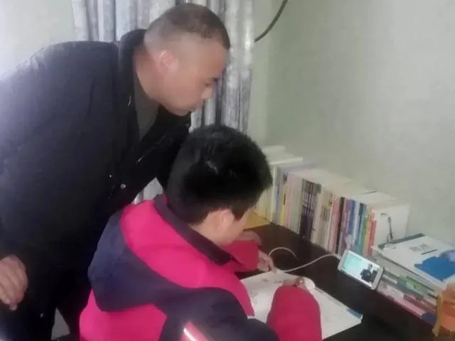 疫情时期,一位中学班主任在班级群发的道歉信,看了你有何想法?