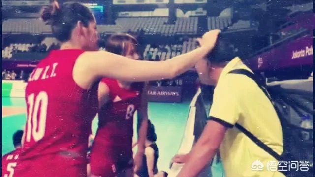 8月20日刘晓彤、曾春蕾偶遇泰国女排主教练获得冯坤怀孕的消息，对此事你怎么看？