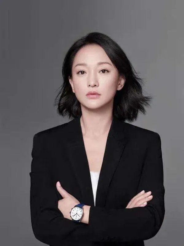 周迅对着路边转角镜唱《天涯歌女》，好不好？