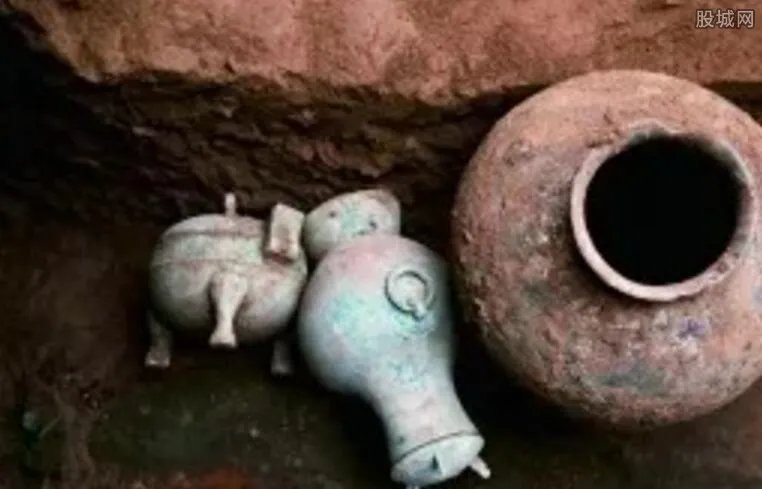 陕西发现秦人古酒 2000多年的古酒价值连城能喝吗