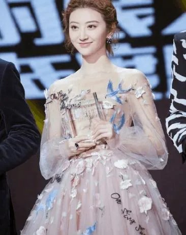 景甜大胆晒秋裤获赞7万，为了暖和不要时尚了吗？