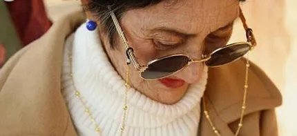 为什么孙女为奶奶拍写真？