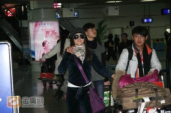 跪求谢娜的弟弟京京的个人资料和照片