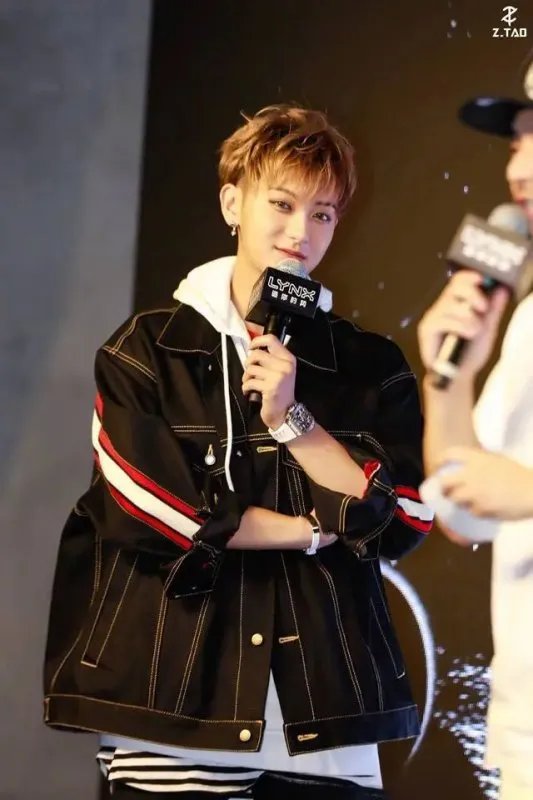 黄子韬在父亲去世后的首次现身，是什么样的状态呢？