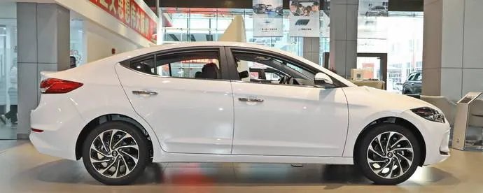 现在奥迪a4多少钱一辆(奥迪100多少钱一辆)