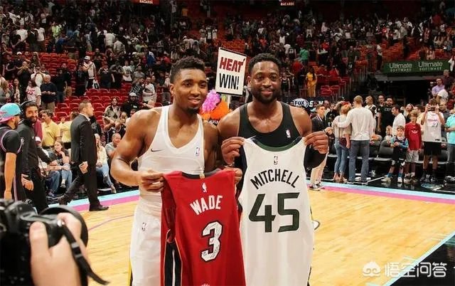 韦德这个赛季换了几件球衣了?都是跟谁交换的?