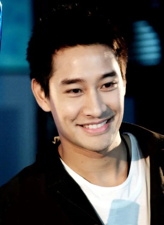 求图片：在泰国电视剧【妒海】里饰演伯腾的叫什么？