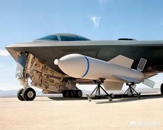 美研制巨型钻地弹能钻多深