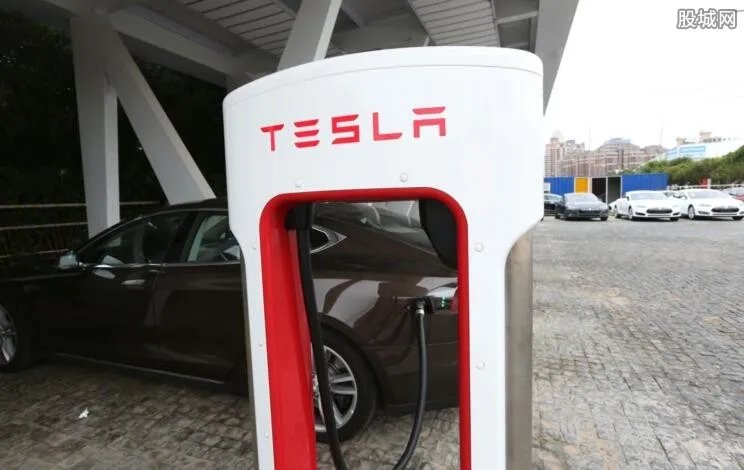 特斯拉瑞士酿车祸 特斯拉或将因各种车祸丑闻跌落神坛