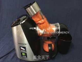 夏季美容美体的秘密：原汁原味的木瓜胡萝卜汁