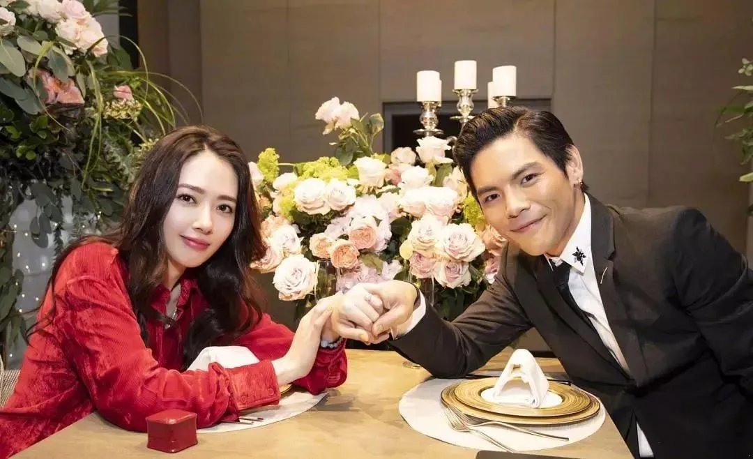 曝郭碧婷中秋夜产女向佐一家陪产