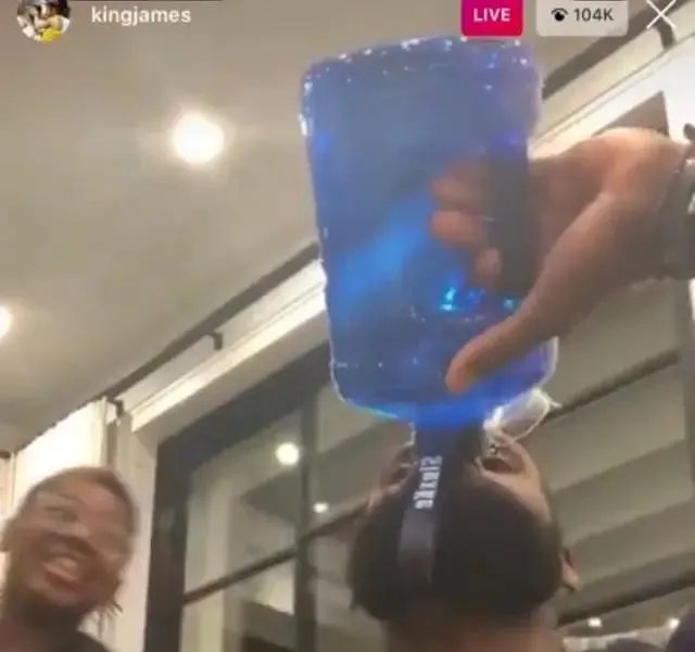 湖人两位球员被确诊，麦基杜德利被排除在外，詹姆斯却在这个时候开直播，你怎么看？