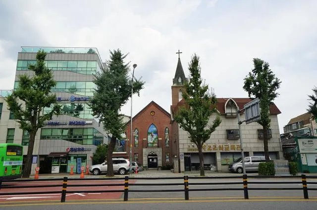 国人在韩国济州岛机场乱扔垃圾,韩国市民想收入岛费合理吗?