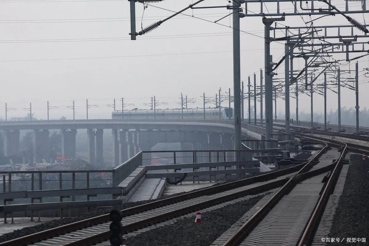 兰新铁路列车撞施工人员致9人遇难,这场事故给予了我们什么警示?