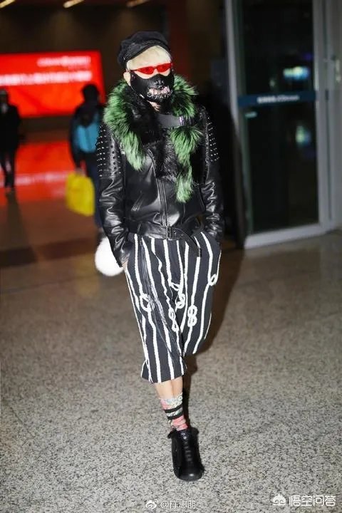 《还珠格格》的尔泰喜欢小燕子吗？