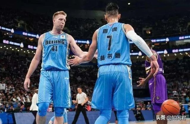 双大外的北京队不是说尽显内线威力了吗?怎么还是惨败呢?