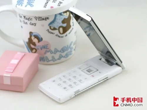 时尚旋盖CMMB电视手机 联想TD60t评测