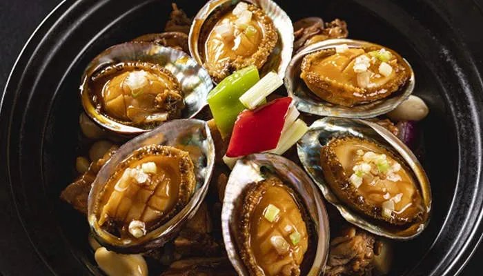 人们吃鲍鱼主要是吃它的什么部位