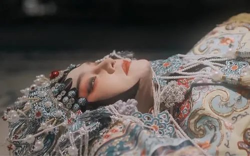 【热播】鬓边不是海棠红电视剧免费观看黑蚂蚁 商细蕊被侮辱令人心疼