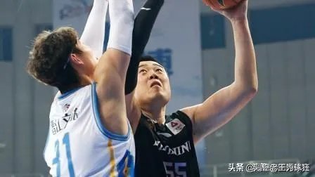 韩德君和王哲林，谁才是目前CBA第一中锋？