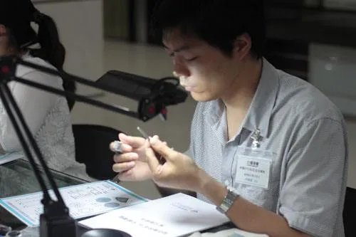 钻石戒指鉴定方法有哪些 如何辨别钻戒的真假