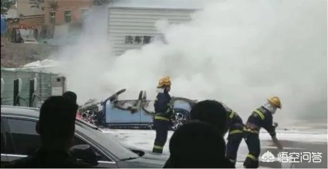 上海特斯拉自燃起火，车主后怕：晚半个小时我就在车里了, 你怎么看？