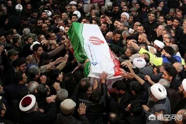 苏莱曼尼葬礼，为何会出现滑稽的一幕？