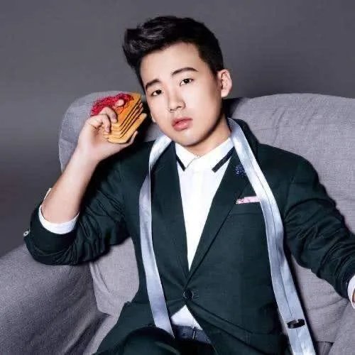 大张伟说郭麒麟当艺人可惜了，他的文凭有多高？