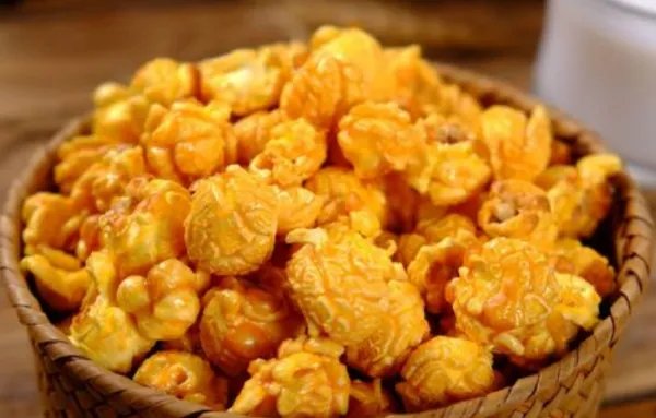 请问街边小贩用的那种膨化机生产的膨化食品是否有危害？小贩说这是气流加压吹出来的，无铅无害。