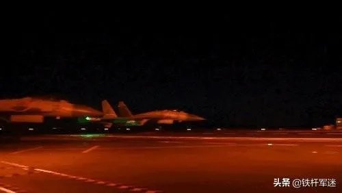 山东舰最新海上训练，看到歼-15上舰，还有多久形成战斗力？