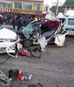 广东揭阳国道一轿车失控后起火5人死亡2人受伤事件经过如何？