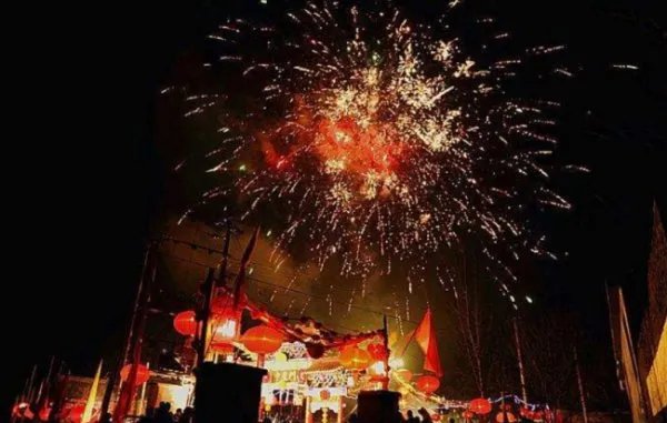 湖南卫视的春晚时间是？跟中央电视台的春晚矛盾么？